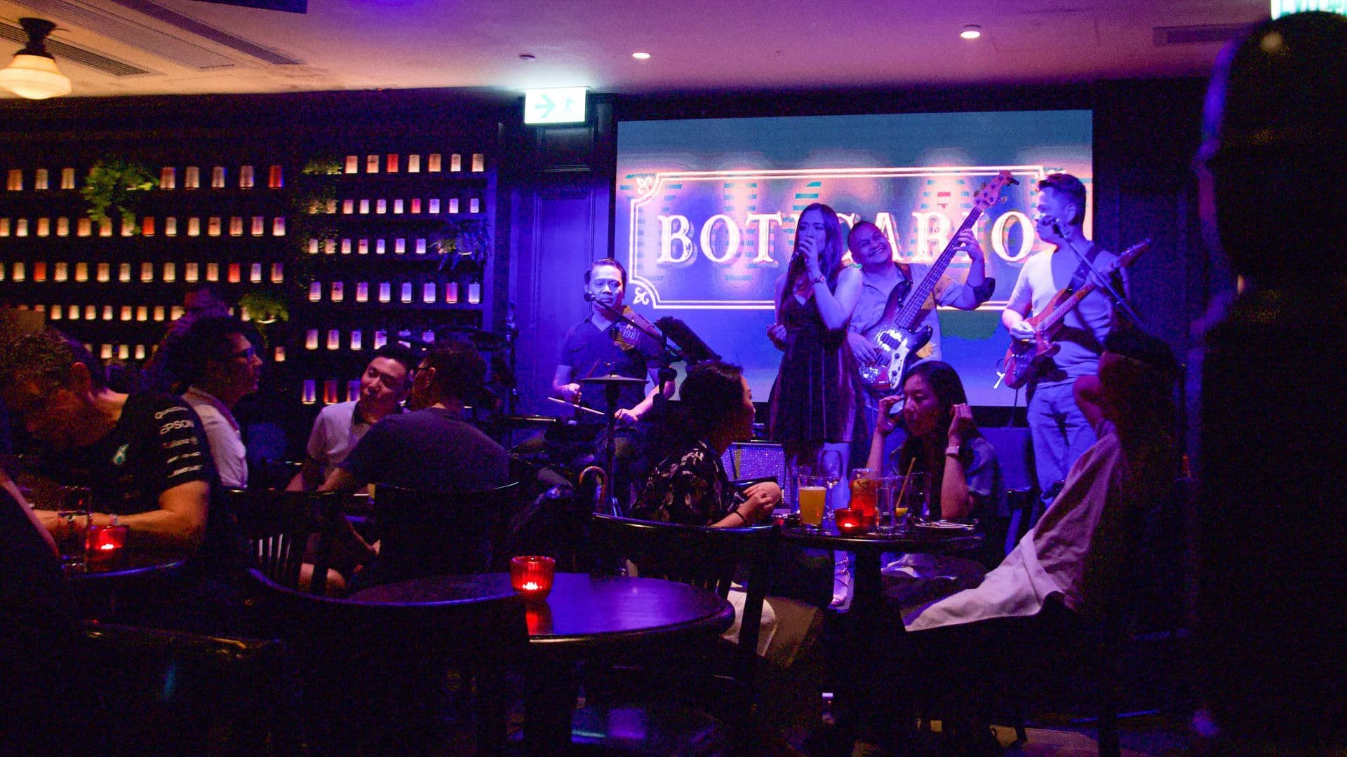 LIVE MUSIC